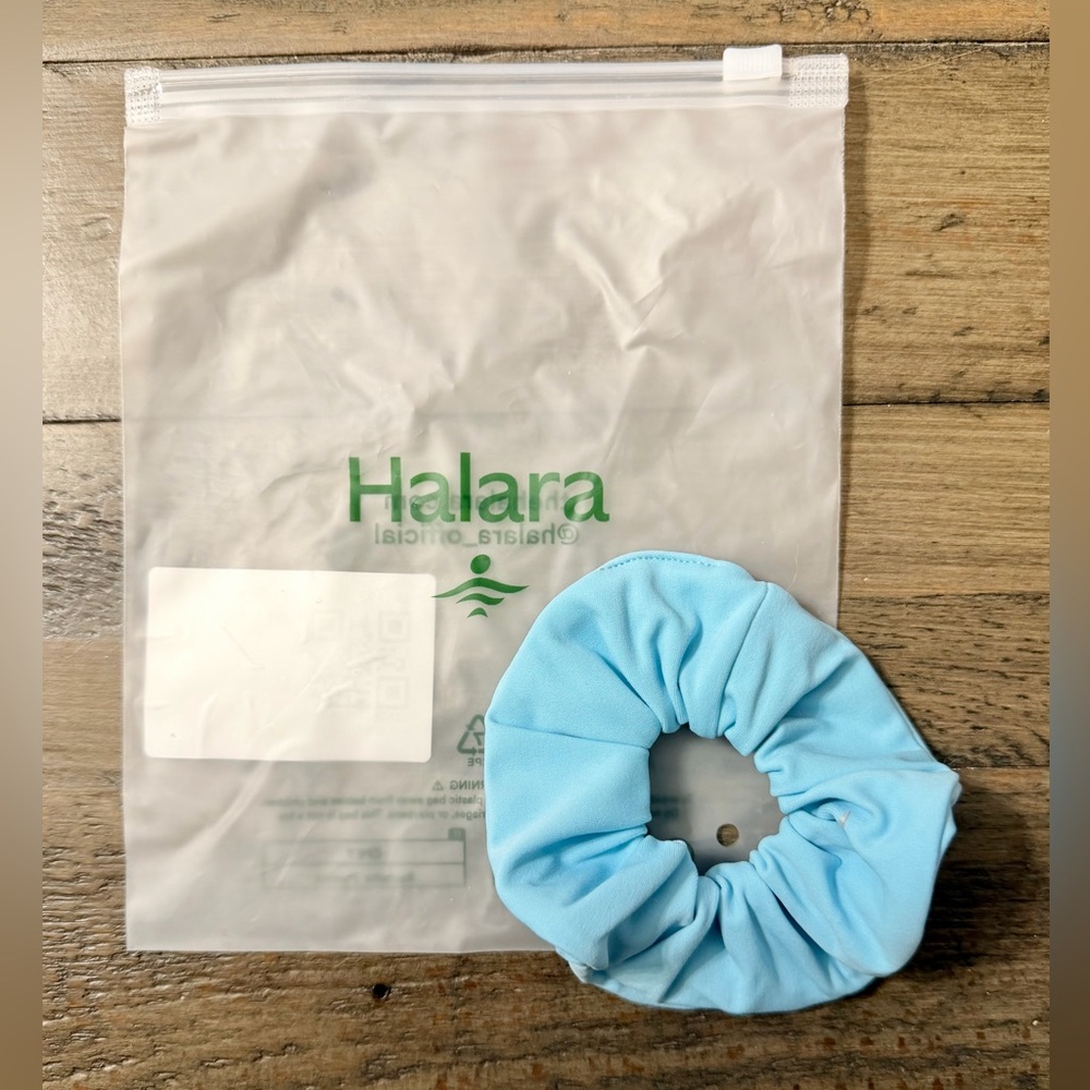 NEW HALARA Halara SoftlyZero™ Plush Solid Pleated Scrunchie - Light Blue